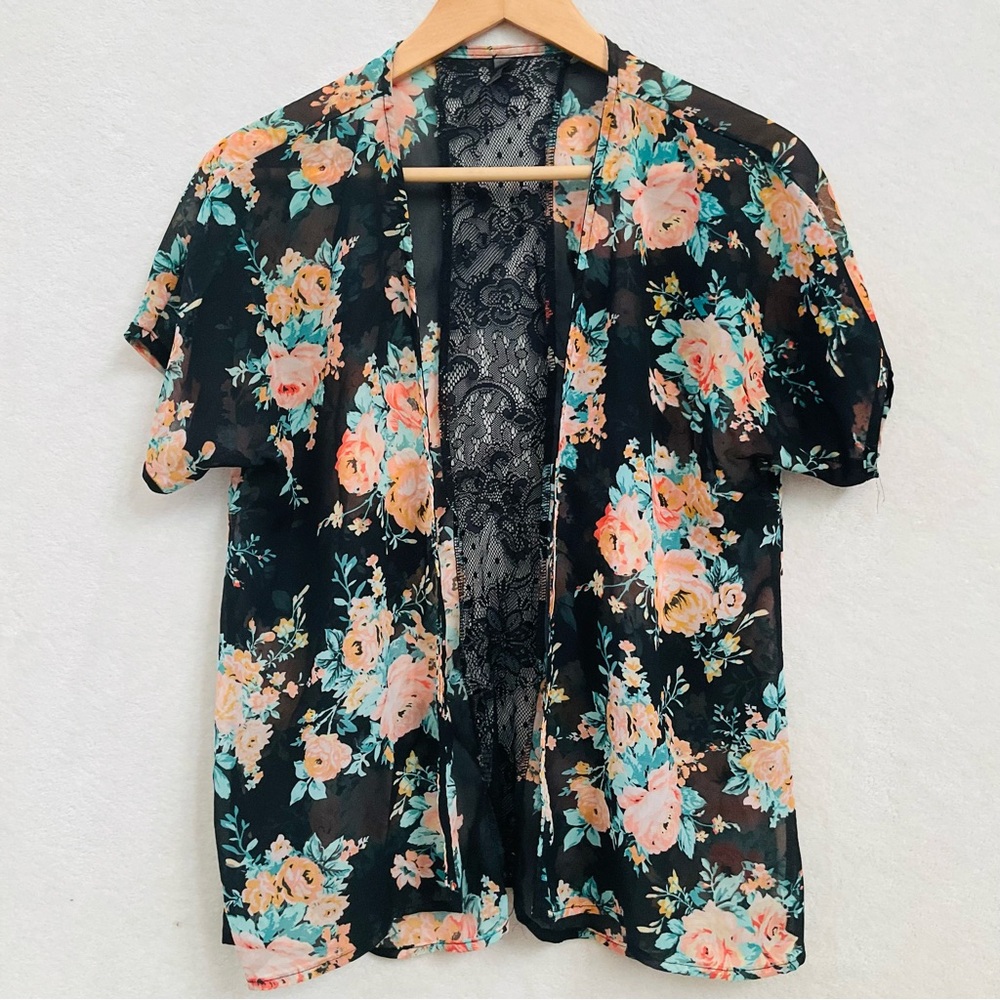 🌼4/$10🌼 FULL TILT Peach Floral Black Sheer Open Front Lace Back Layering Top